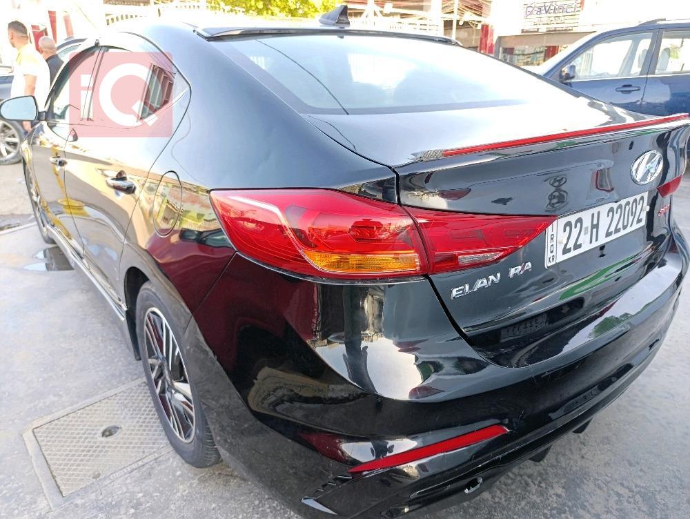 هیوندای ئەلەنترا